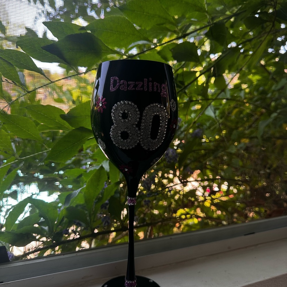 Dazzling 80 Black Wine Glass